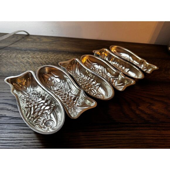 Vintage aluminum fish mold pan; chocolate, jello, cake - Picture 4 of 4